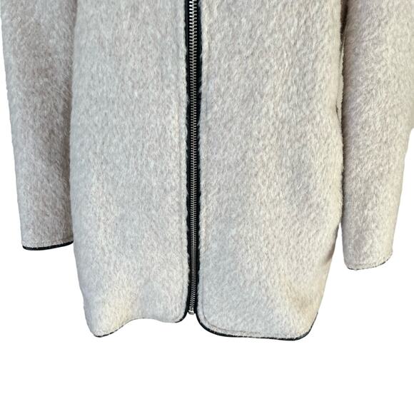 Forever 21 Jacket Size M Ivory Black Trim Full Zip Furry Fuzzy Teddy Longline - Picture 3 of 10